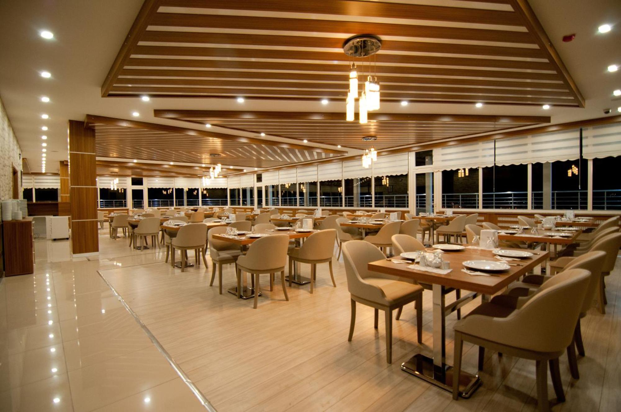 Mus Grand Hotel ภายนอก รูปภาพ
