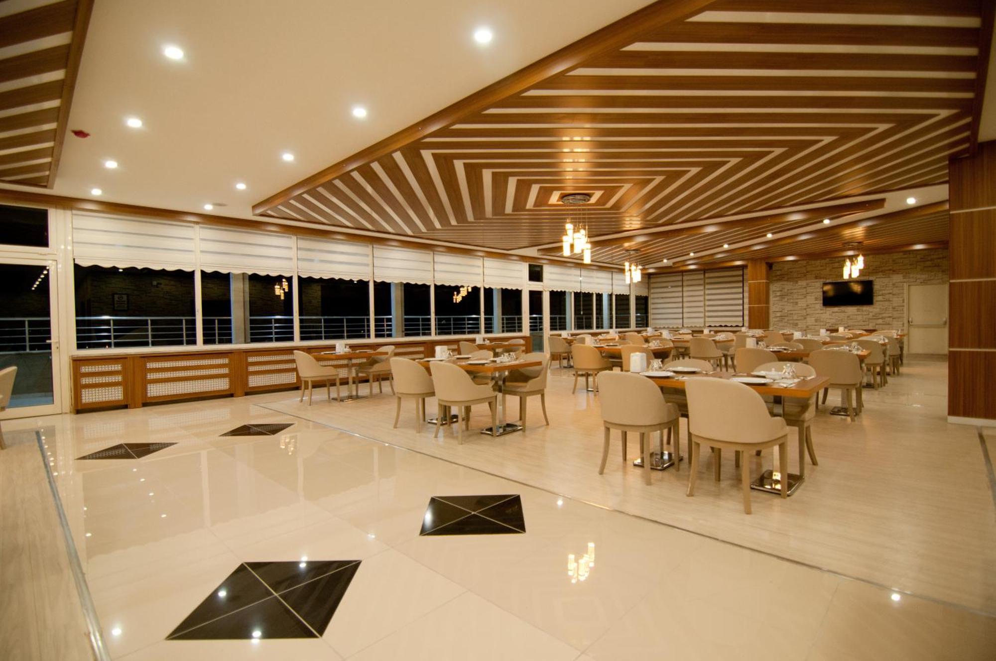 Mus Grand Hotel ภายนอก รูปภาพ
